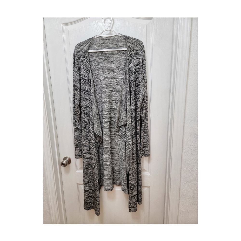 ``C25730 Cha Cha Vente  Gray & White Cardiga